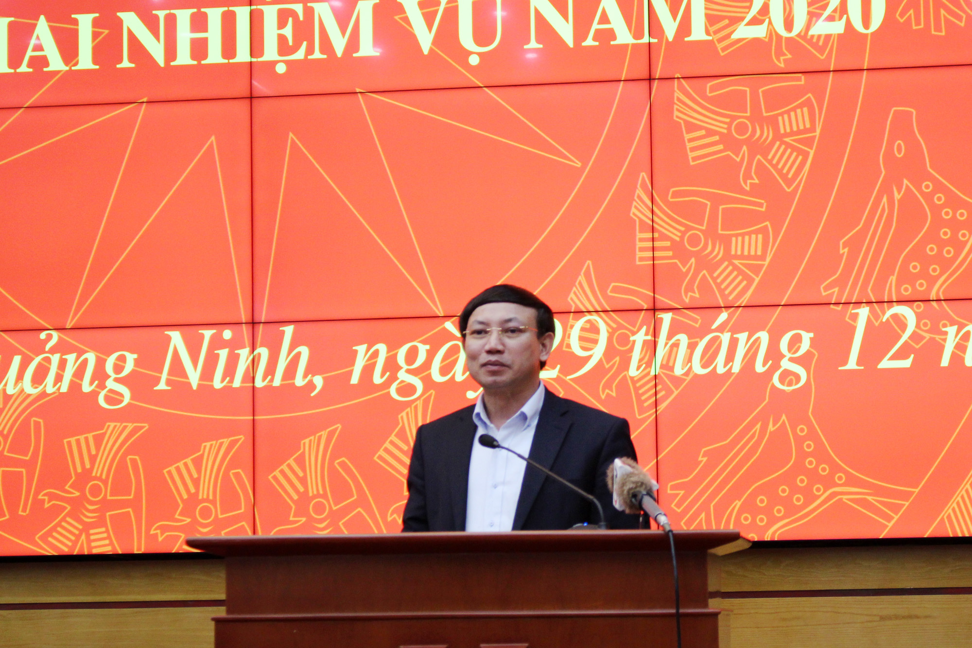 Đồng chí Nguyễn Xuân Ký, Bí thư Tỉnh ủy, Chủ tịch HĐND tỉnh, phát biểu chỉ đạo hội nghị.
