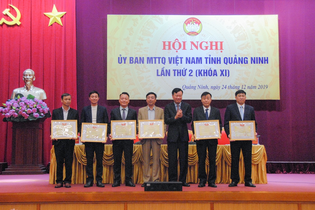 Quảng Ninh có 5 tập thể, cá nhân được nhận Bằng khen của Trung ương MTTQ Việt Nam, gồm 2 doanh nghiệp tích cực đóng góp cho Quỹ Vì người nghèo và an sinh xã hội trong 3 năm 2017-2019.