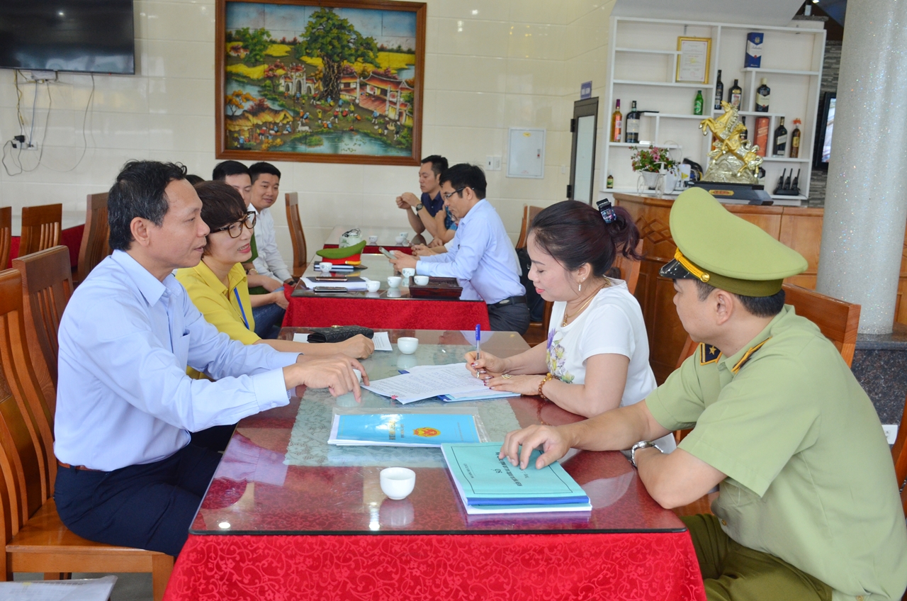 Đoàn Kiểm tra liên ngành của tỉnh kiểm tra công tác đảm bảo ATTP tại TP Cẩm Phả.