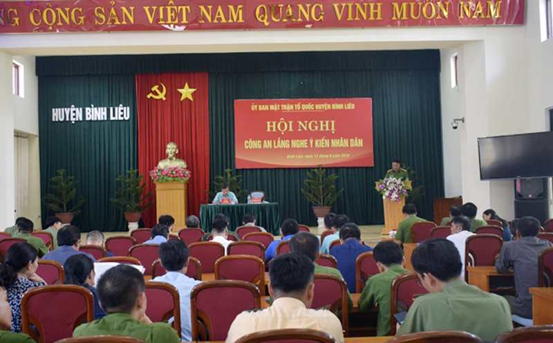 Diễn đàn “Lắng nghe ý kiến nhân dân” do Công an huyện Bình Liêu tổ chức. 