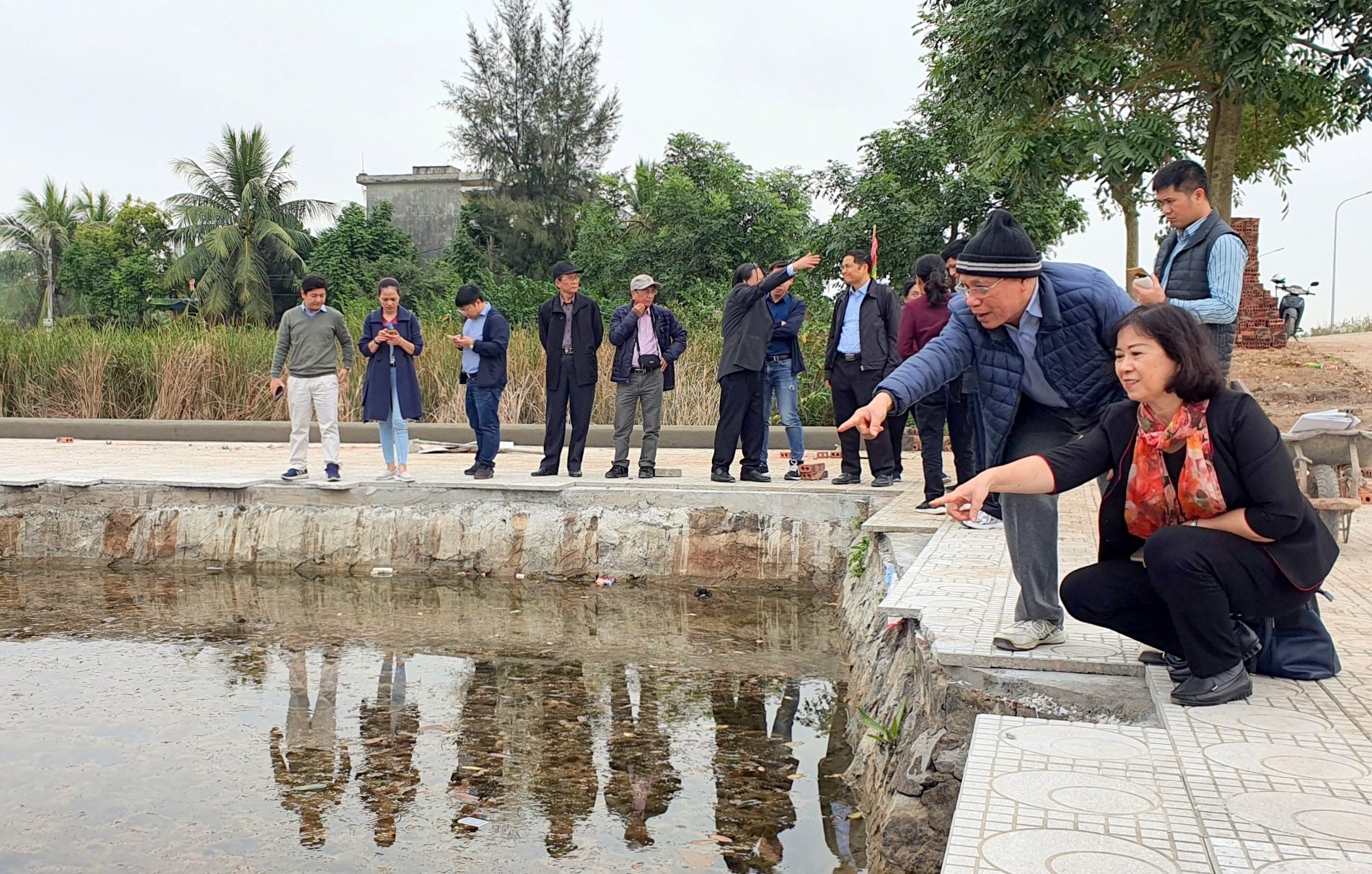 Các nhà khoa học của Viện Việt Nam học và Khoa học phát triển, Viện Khảo cổ học Việt Nam nghiên cứu khu di tích bãi cọc Bạch Đằng nằm trên đại bàn TX Quảng Yên. Tháng 1/2020.