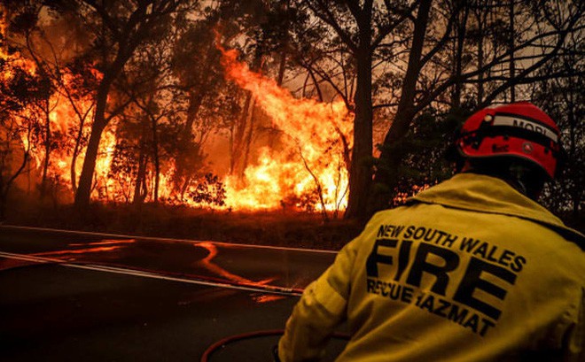Thảm họa cháy rừng có nguy cơ làm suy giảm kinh tế Australia. Ảnh: CNBC.