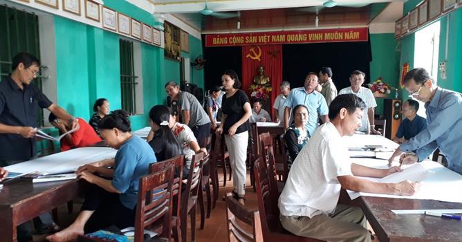 Nông dân phường Cộng Hòa, TX Quảng Yên tham gia lớp tập huấn quản lý dịch hại tổng hợp (IPM) trên cây rau do HND phường phối hợp tổ chức.