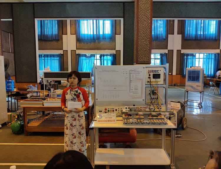 Mô hình Mạch điều khiển dây chuyền sản xuất của Trường Cao đẳng nghề Xây dựng tham giaHội thi thiết bị dạy nghề tự làm tỉnh Quảng Ninh