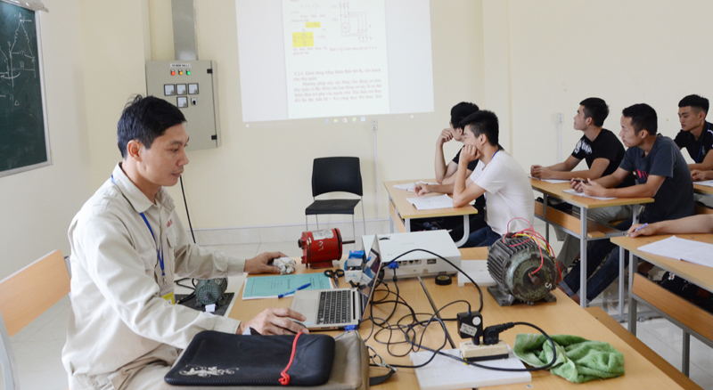 Lớp học nghề tại Trường Cao đẳng Việt - Hàn Quảng Ninh. Ảnh: Ngô Dịu