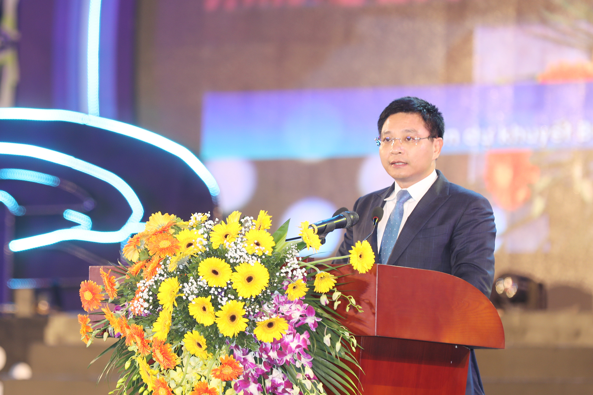 Đồng chí Nguyễn Văn Thắng, Phó Bí thư Tỉnh ủy, Chủ tịch UBND tỉnh, đọc diễn văn kỷ