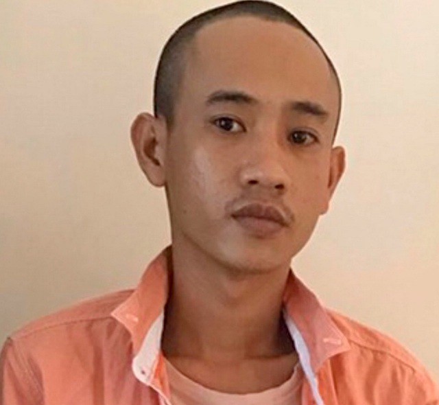  Đối tượng Nguyễn Văn Lành đang bị Công an TP Cam Ranh tạm giữ hình sự sau khi lập biên bản phạm tội quả tang.