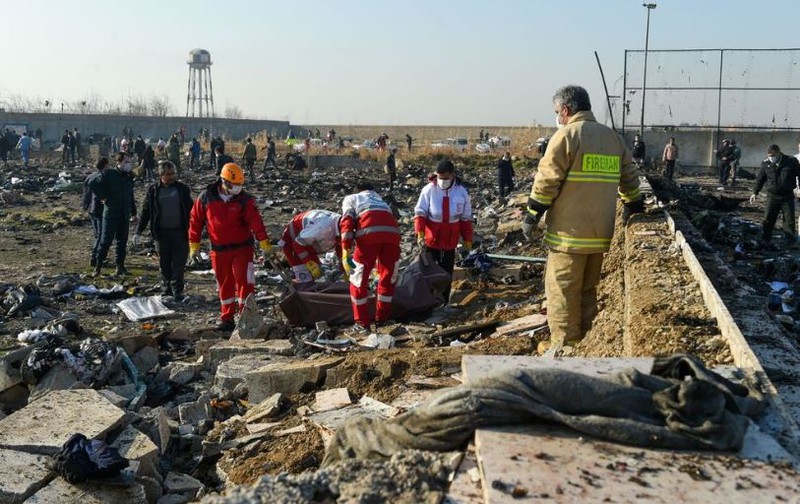Hiện trường vụ tai nạn máy bay Ukraine ở Iran ngày 8/1. Ảnh: Bloomberg