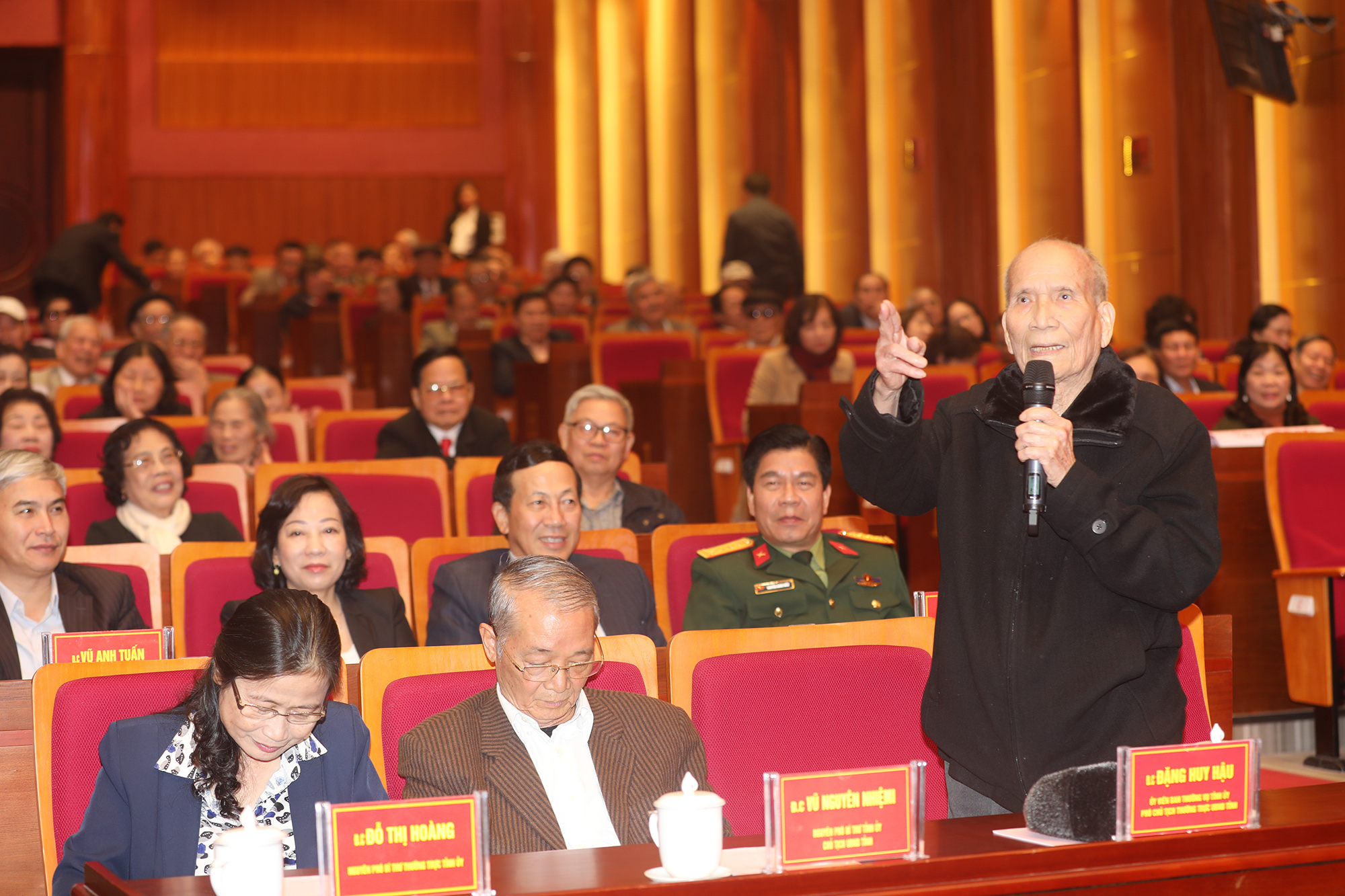 Đồng chí Nguyễn Ngọc Đàm, nguyên Chủ tịch UBND tỉnh phát biểu ý kiến tại buổi gặp mặt