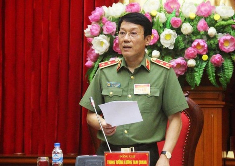Thiếu tướng Lương Tam Quang thông tin với lãnh đạo các cơ quan báo chí.