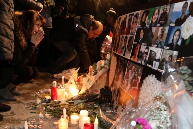Hoạt động tưởng niệm nạn nhân thiệt mạng trong vụ rơi máy bay Ukraine được tổ chức tại Toronto, Canada ngày 9/1. Ảnh: Reuters