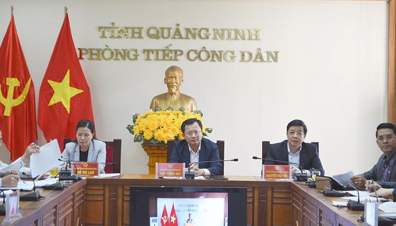 Đồng chí Cao Tường Huy, Phó Chủ tịch UBND tỉnh chủ trì buổi tiếp công dân