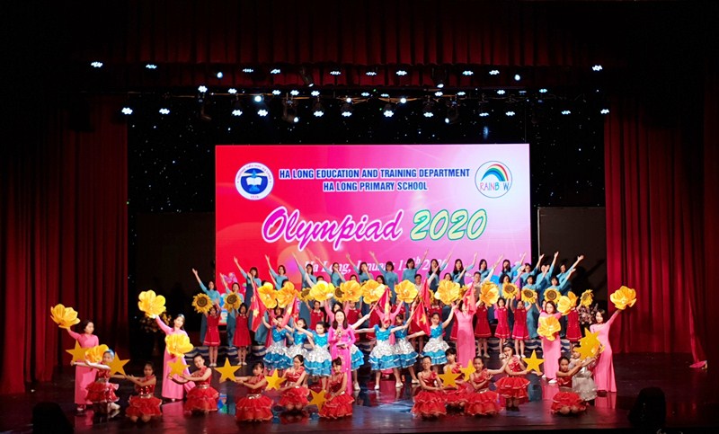 Tiết mục văn nghệ mở đầu chương trình Englich Festival năm học 2019 – 2020 của trường Tiểu học Hạ Long
