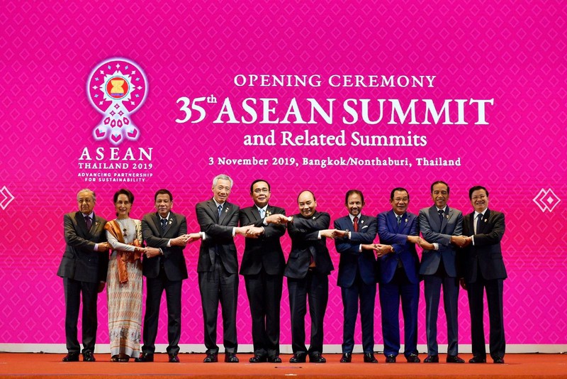 Lãnh đạo các nước ASEAN chụp ảnh tại Hội nghị Cấp cao ASEAN lần thứ 35 tại Thái Lan. (Ảnh: Thainews)