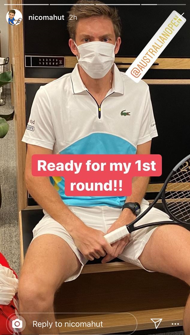 Tay vợt Pháp Nicolas Mahut đang ảnh đeo khẩu trang với lời đề “Đã sẵn sàng cho trận đấu vòng 1”. Ảnh: Twitter