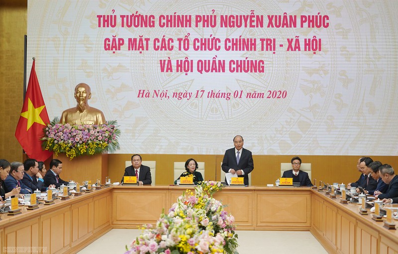 Thủ tướng Chính phủ Nguyễn Xuân Phúc phát biểu tại cuộc gặp các tổ chức chính trị-xã hội và hội quần chúng.