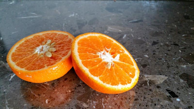 Hạt quả cam cũng có rất nhiều lợi ích cho sức khỏe.