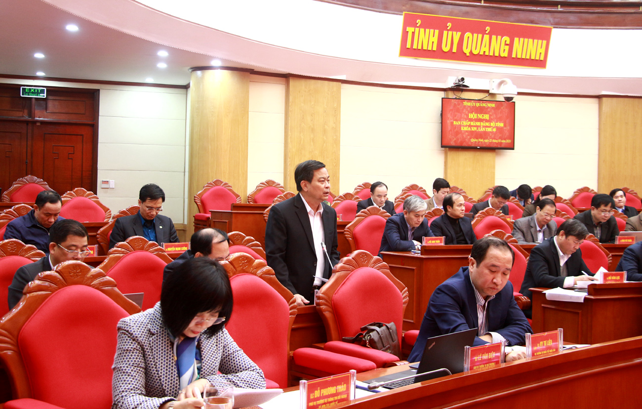 Đồng chí Trần Đức Lâm, Bí thư Thành ủy Hạ Long, phát biểu tại hội nghị.