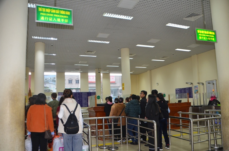 Toàn bộ khách nhập cảnh từ Trung Quốc vào Việt Nam qua Cửa khẩu quốc tế Móng Cái đều được giám sát chặt chẽ qua hệ thống máy đo thân nhiệt từ xa.