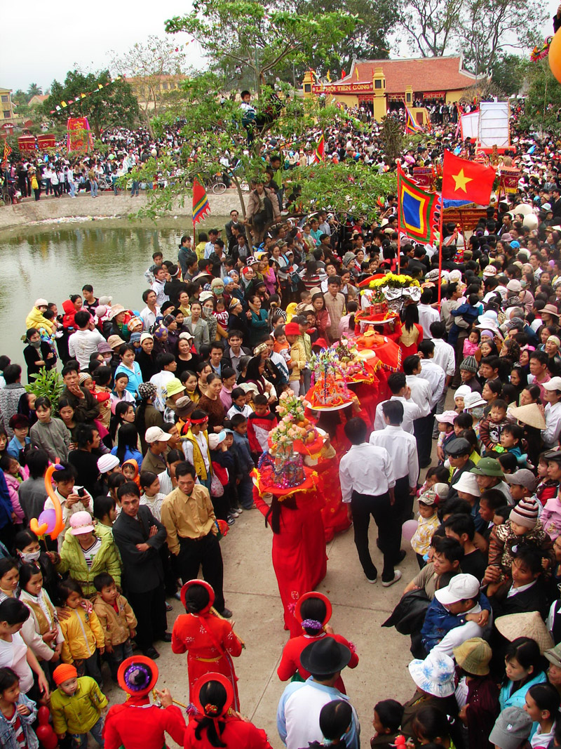 All processions join together near the temple.