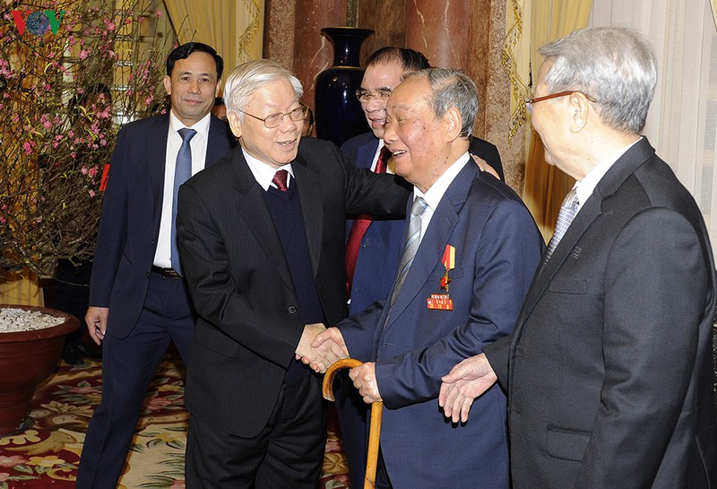 Tổng Bí thư, Chủ tịch nước Nguyễn Phú Trọng chúc Tết các lãnh đạo, nguyên lãnh đạo Đảng, Nhà nước.