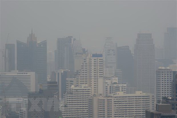 Bụi bao phủ dày đặc tại thủ đô Bangkok, Thái Lan. (Nguồn: AFP/TTXVN)