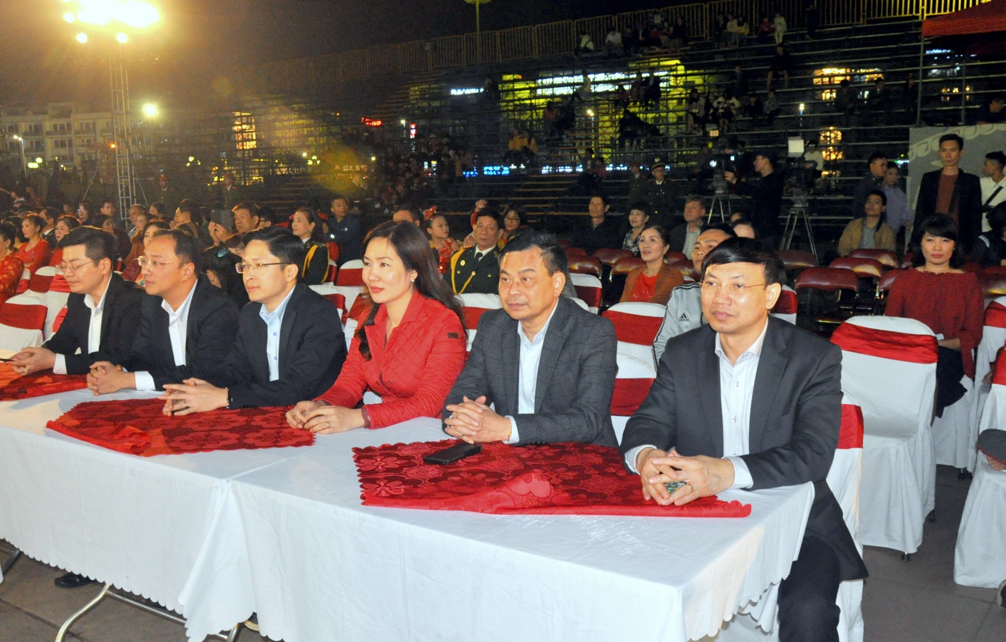 Đồng chí Nguyễn Xuân Ký, Bí thư Tỉnh ủy, Chủ tịch HĐND tỉnh cùng đại diện lãnh đạo TP Hạ Long và một số sở, ngành tới dự chương trình.