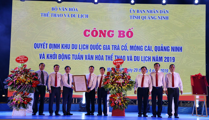 Thành phố Móng Cái đón nhận Quyết định của Bộ Văn hóa Thể thao Du lịch công nhận Khu Du lịch Quốc gia Trà Cổ-Móng Cái.