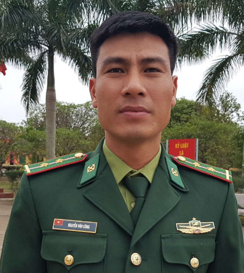 Trung úy Nguyễn Văn Công, chiến sỹ Đội vũ trang Đồn BP Trà Cổ