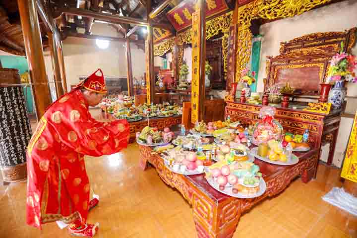 Offerings are dedicated to families’ ancestors