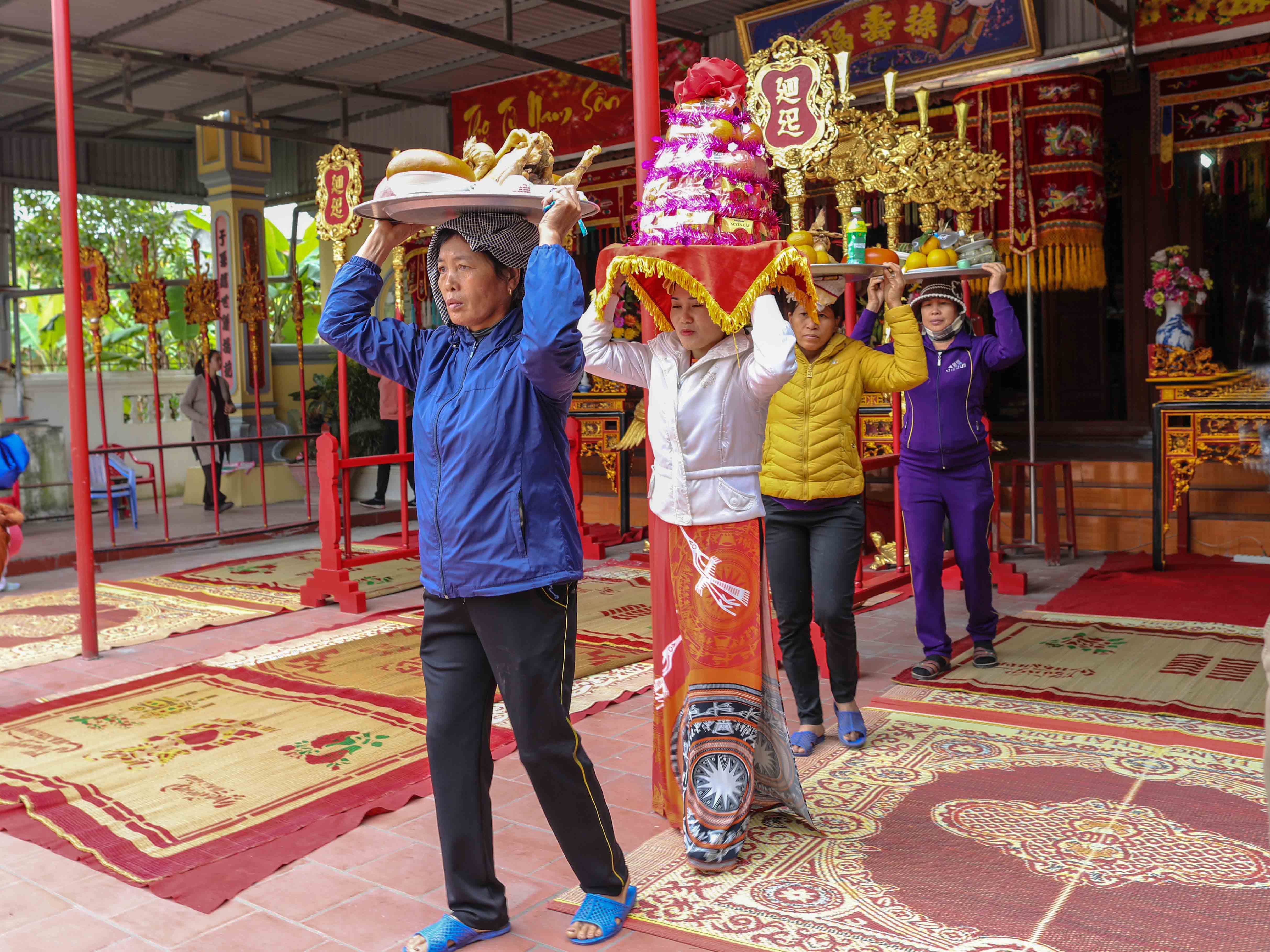 After the ritual, families carry offerings from worshiping halls to their home