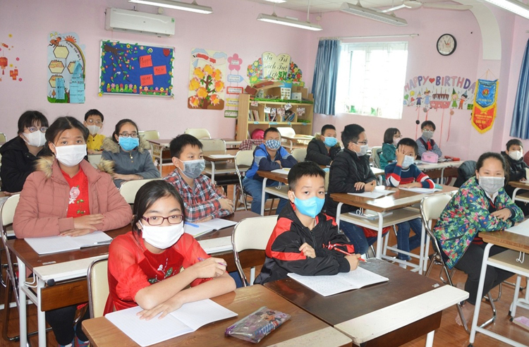 Ngày 31/1, tại trường Tiểu học - THCS Pascal, quận Nam Từ Liêm, Hà Nội, 100% học sinh đeo khẩu trang trong lớp học phòng dịch nCoV. Ảnh: Ngọc Thành
