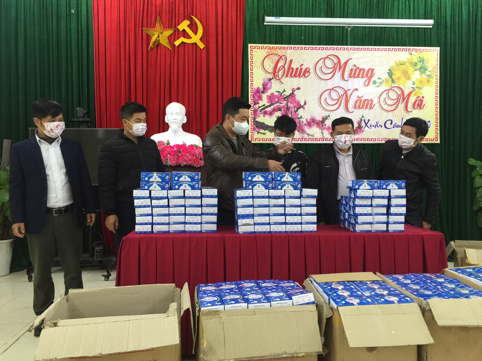 Công ty TNHH thương mại Thủy Sản Bảo Tuyền – Khánh Hòa đã tổ chức phát miễn phí  hơn 20.000 chiếc khẩu trang y tế cho bà con đồng bào dân tộc xã Quảng Đức