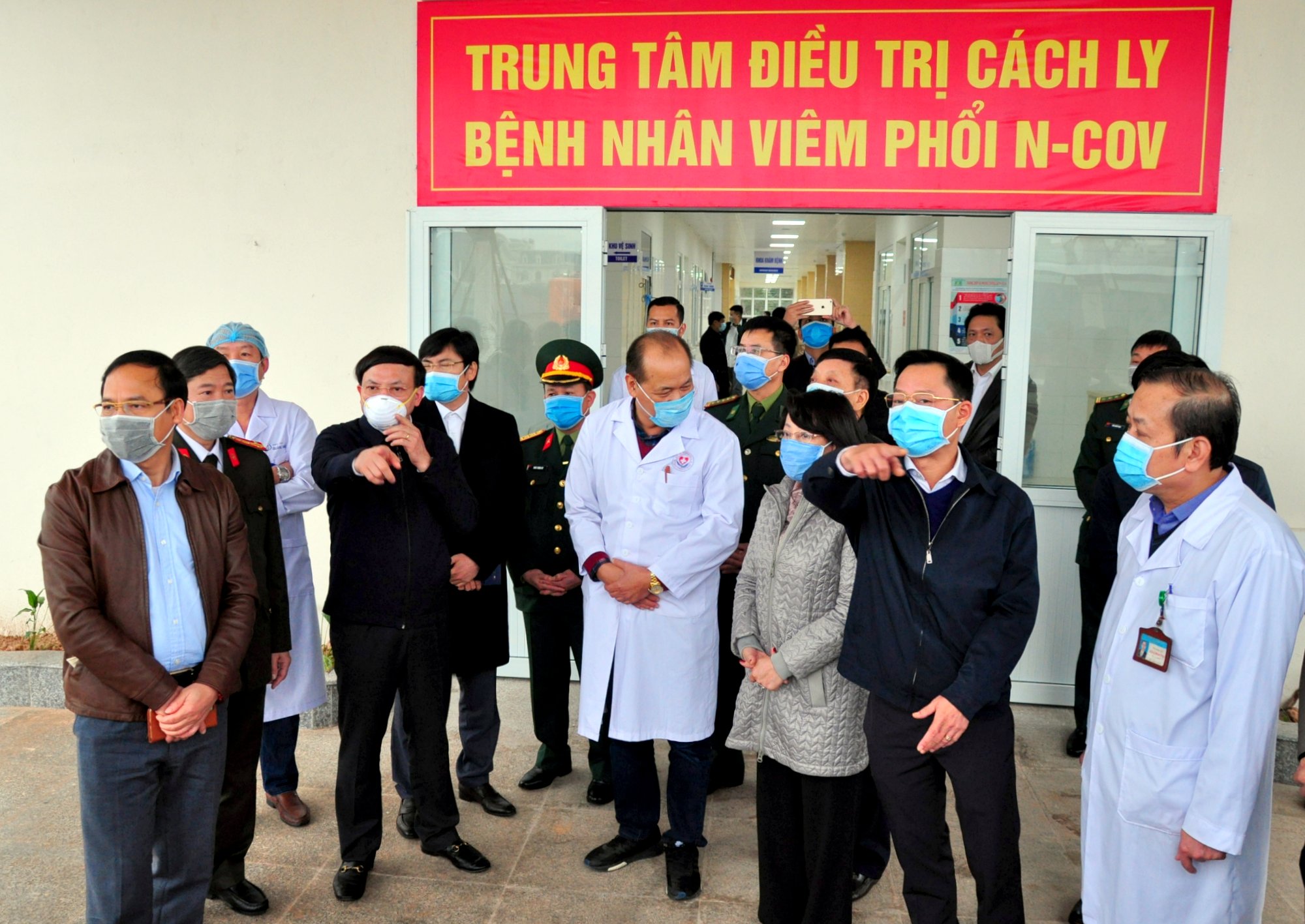 Bí thư Tỉnh ủy Nguyễn Xuân Ký yêu cầu ngành Y tế khẩn trương vận chuyển trang thiết bị, bố trí nhân lực để Bệnh viện cách ly đặc biệt sẽ đi vào vận hành từ ngày 3/2.