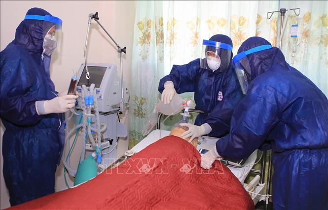 Ngày 2/2, Bệnh viện Trung ương Huế tổ chức Diễn tập phòng chống dịch viêm phổi cấp do virus Corona (nCoV) tại Bệnh viện Trung ương Huế cơ sở 2 (xã Phong An, huyện Phong Điền). Ảnh: Hồ Cầu/TTXVN