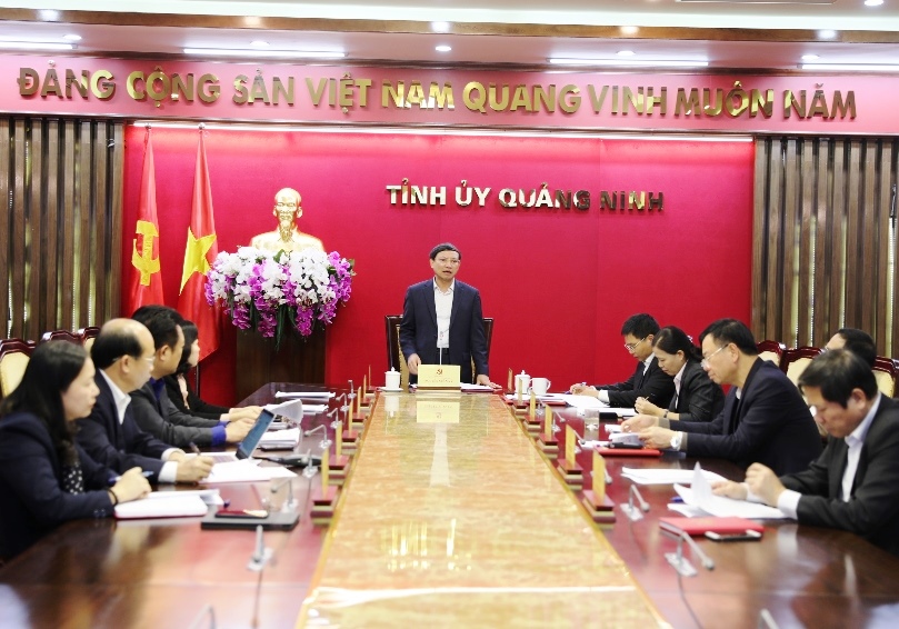 Bí thư Tỉnh ủy Nguyễn Xuân Ký chỉ đạo tại cuộc họp.