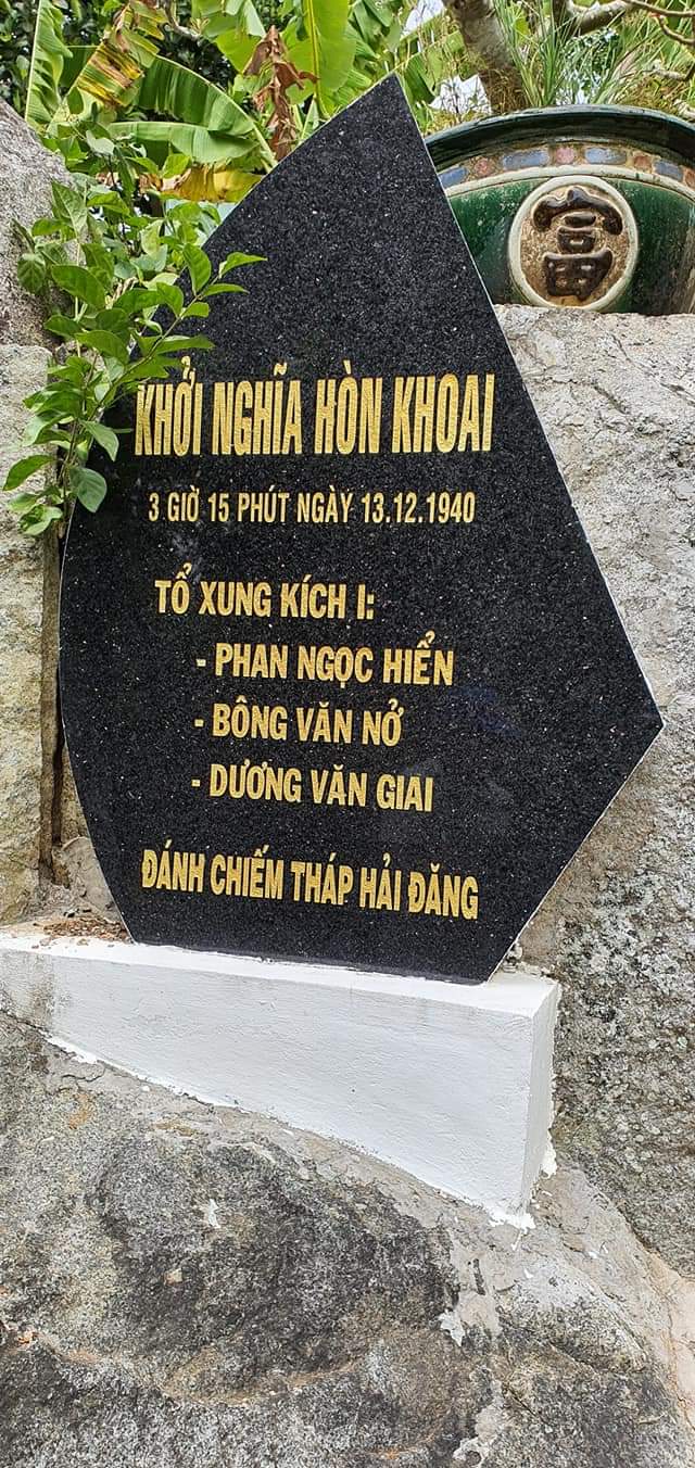  Bia ghi dấu nơi anh hùng, nhà báo, nhà giáo Phan Ngọc Hiển 