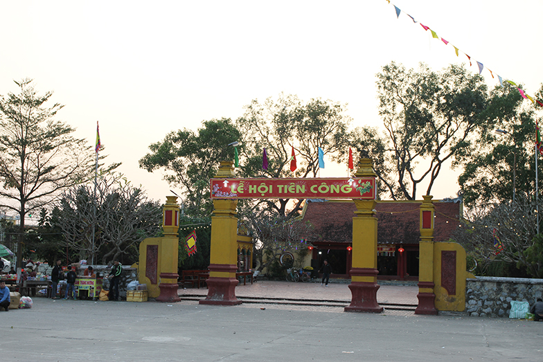 Miếu Tiên Công (xã Cẩm La) thị xã Quảng Yên dù đã khai hội nhưng rất vắng vẻ.