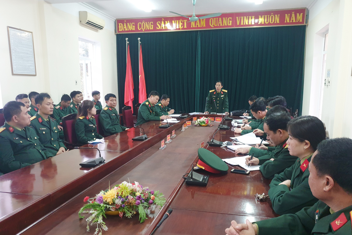 Quân y Bộ CHQS tỉnh tập huấn cán bộ, chiến sĩ Trường Quân sự tỉnh về cách phòng, chống dịch.
