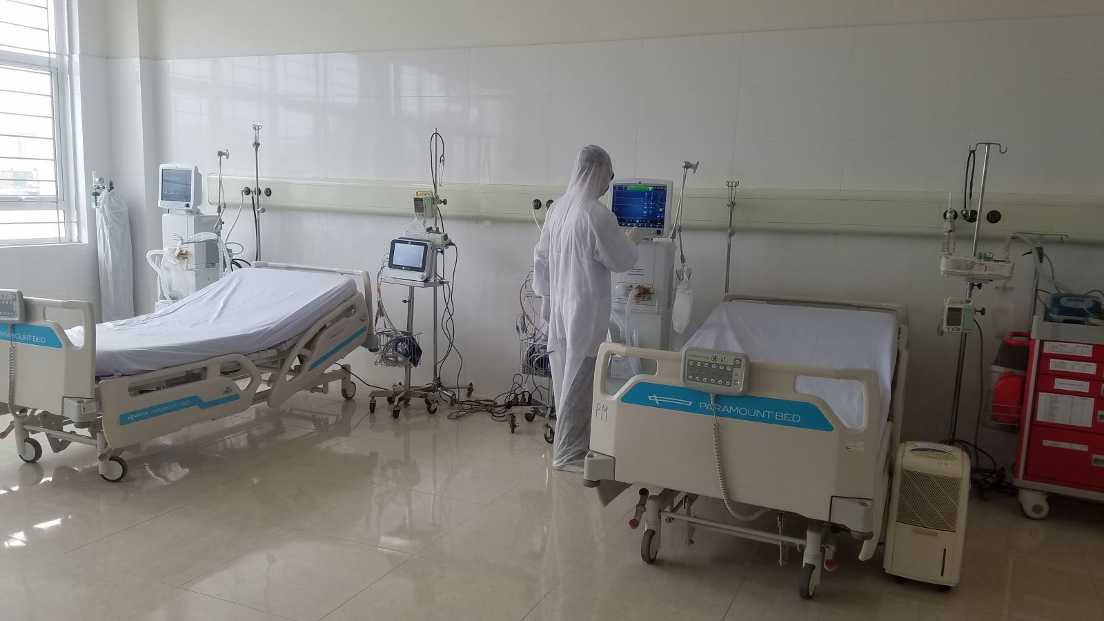 Trang thiết bị hiện đại được lắp đặt và đi vào hoạt động trong thời gian ngắn phục vụ Bệnh viện dã chiến tại Móng Cái. Ảnh: Nguồn CDC Quảng Ninh.