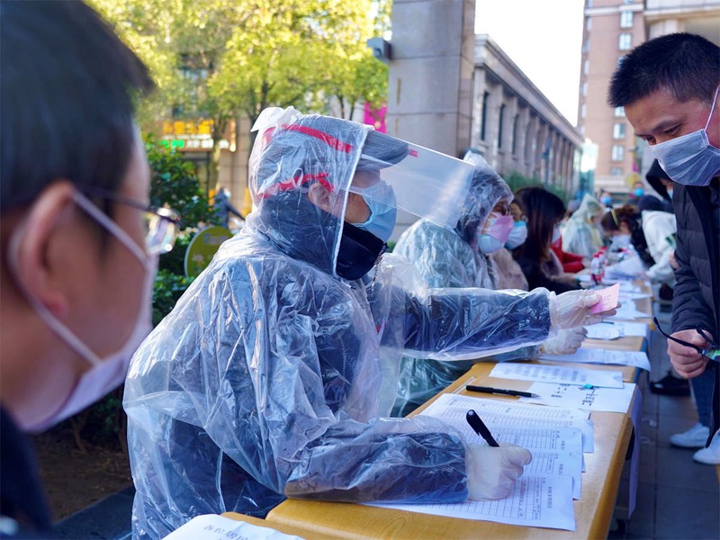 Hơn 1.000 bệnh nhân nhiễm virus corona ở Trung Quốc hồi phục. Ảnh minh họa: Reuters