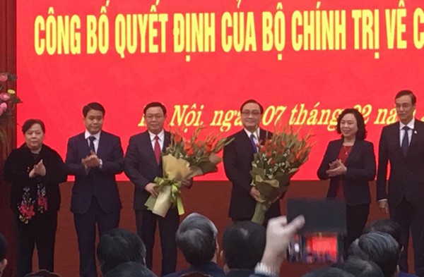 Công bố quyết định của Bộ Chính trị phân công Phó Thủ tướng Vương Đình Huệ làm Bí thư Thành ủy Hà Nội