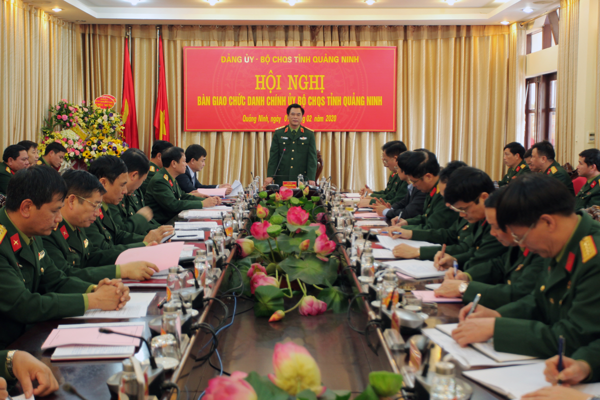 Trung tướng Nguyễn Quang Cường, Chính ủy Quân khu 3, chủ trì hội nghị.