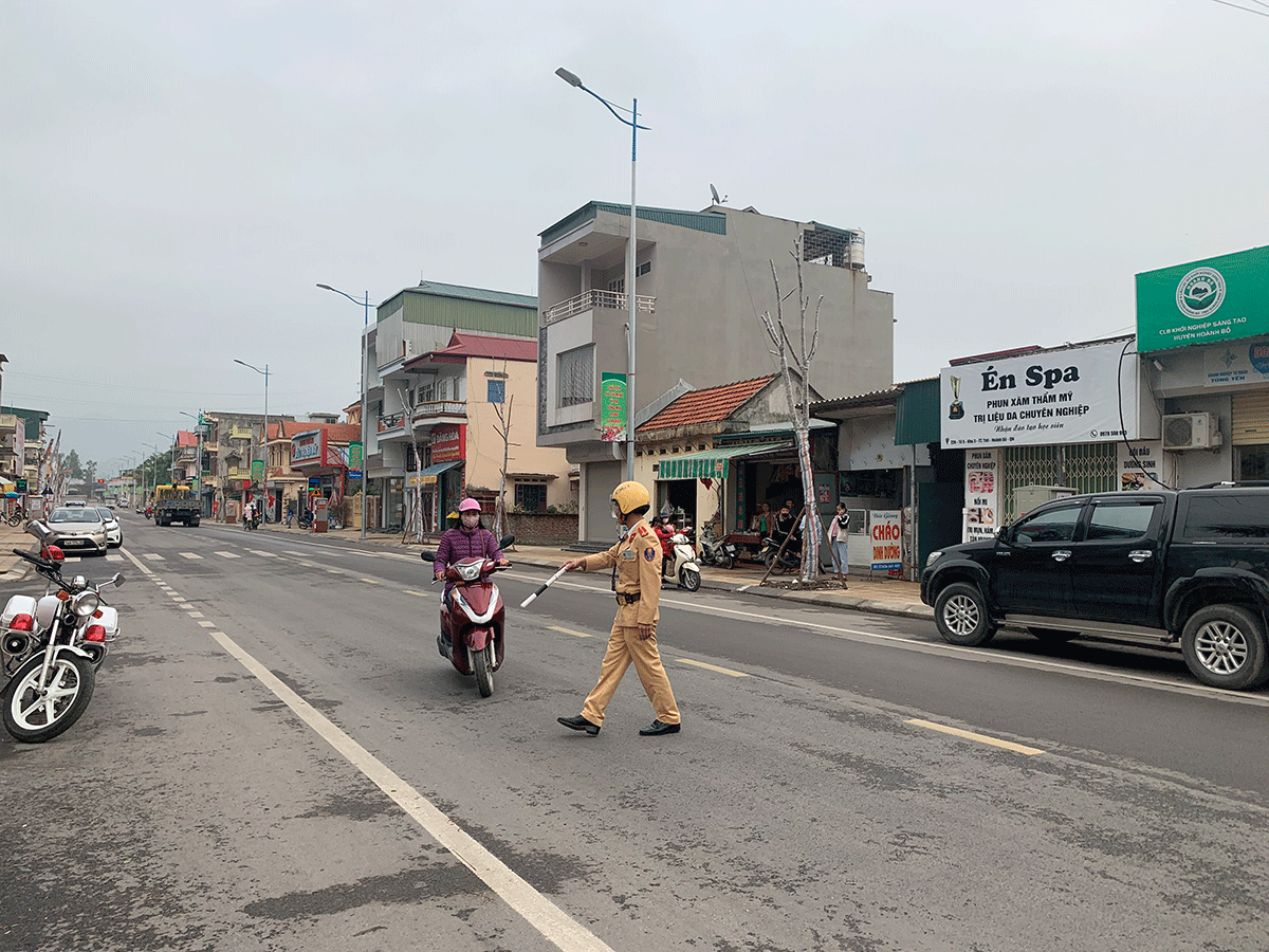 Công an TP Hạ Long tiến hành kiểm tra phương tiện xe mô tô trên địa bàn phường Hoành Bồ 