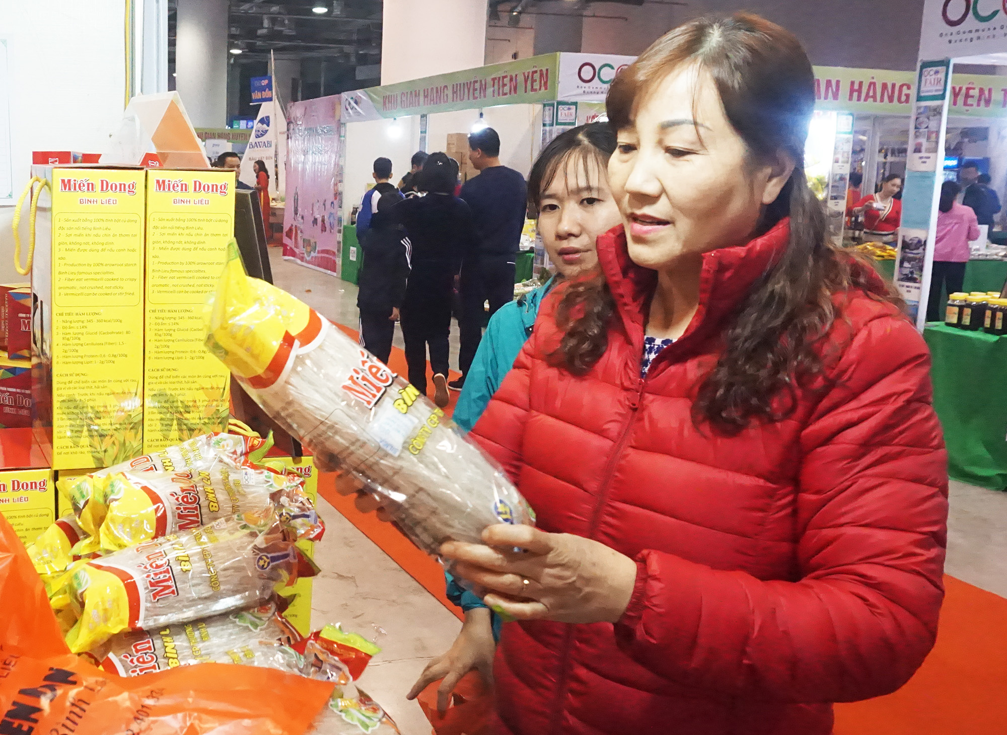 Sản phẩm miến dong Bình Liêu được bày bán tại Hội chợ OCOP Quảng Ninh - Xuân 2020.