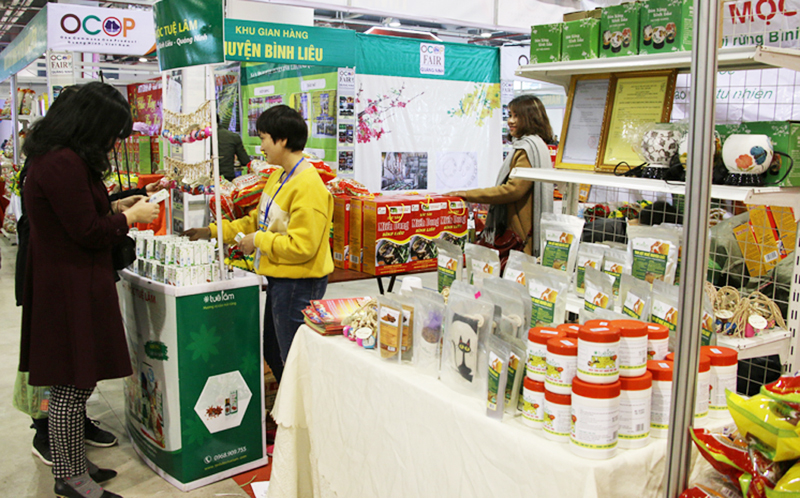 Nhiều sản phẩm OCOP của huyện Bình Liêu được bày bán tại các kỳ hội chợ, Xúc tiến thương mại sản phẩm OCOP trên địa bàn tỉnh.