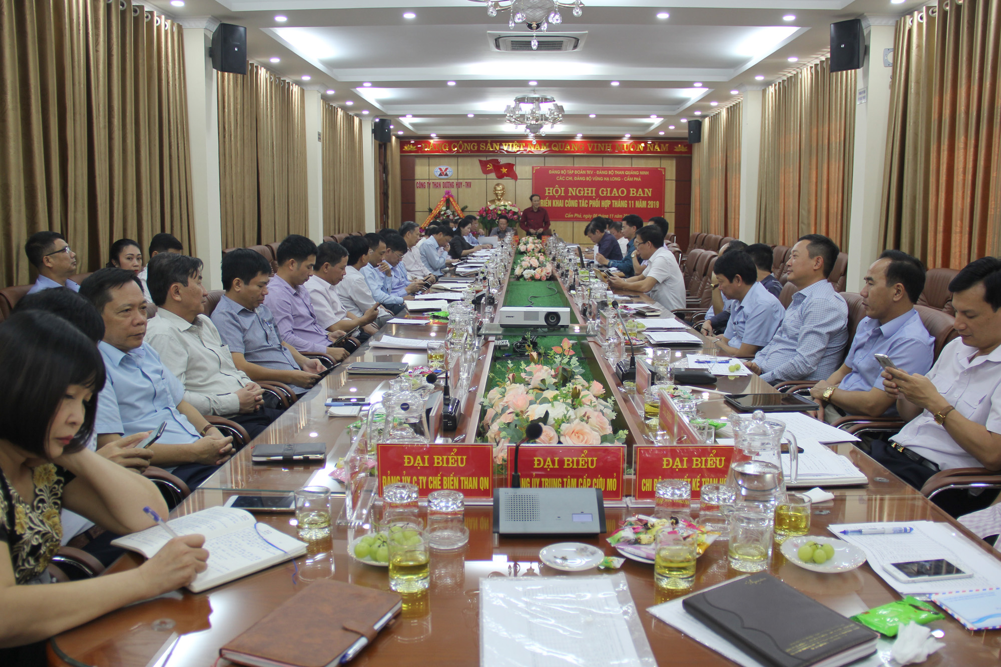 Các chi, đảng bộ vùng Hạ Long -Cẩm Phả trực thuộc Đảng ủy Than Quảng Ninh tổ chức giao ban, tháng 11/2019. Ảnh: Tạp chí TKV