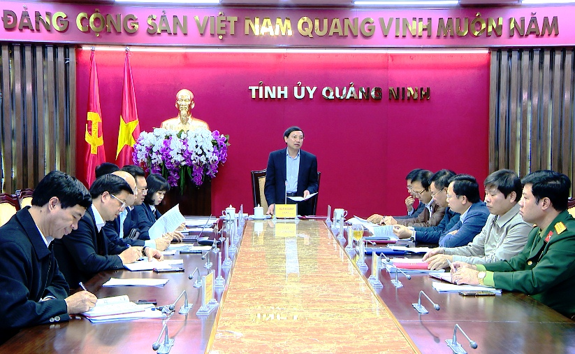 Bí thư Tỉnh ủy, Chủ tịch HĐND tỉnh Nguyễn Xuân Ký chỉ đạo tại cuộc họp.