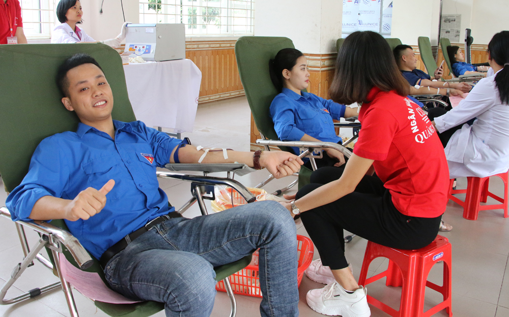hương trình hiến máu tình nguyện do các đơn vị Đoàn tổ chức luôn thu hút đông đảo ĐVTN tham gia.
