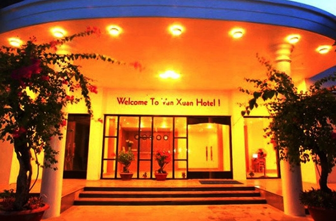 Công an quận Sơn Trà đã xử phạt hành chính 3 triệu đồng đối với khách sạn Vạn Xuân (đường Võ Nguyên Giáp) về hành vi không khai báo khách lưu trú.